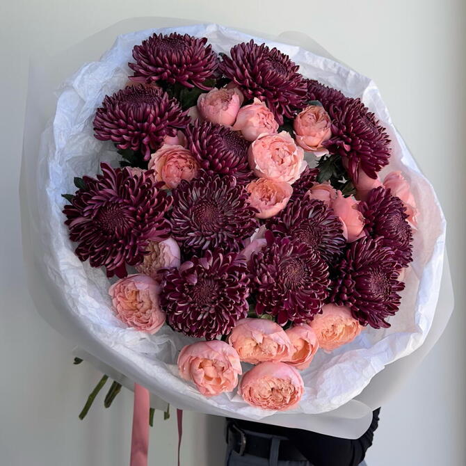 Букет из хризантем Бигуди и пионовидной Джульетты L