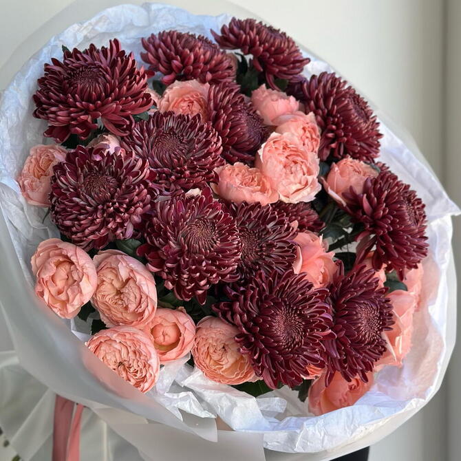 Букет из хризантем Бигуди и пионовидной Джульетты L