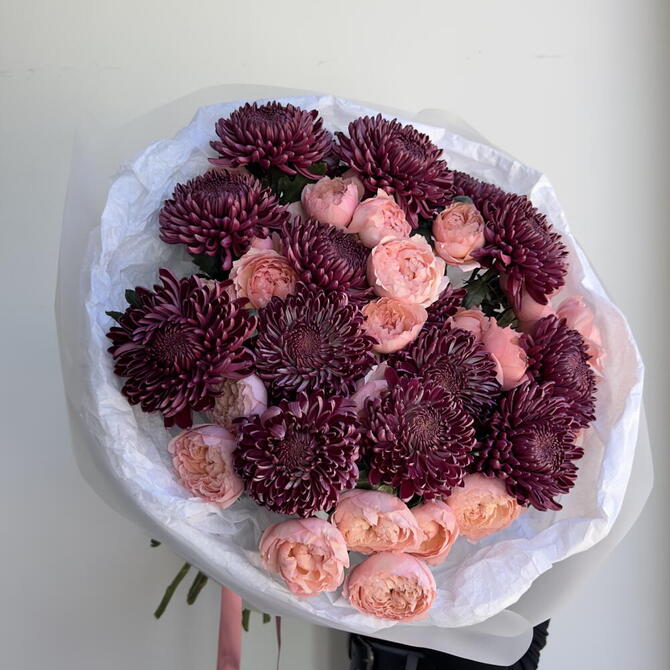 Букет из хризантем Бигуди и пионовидной Джульетты L