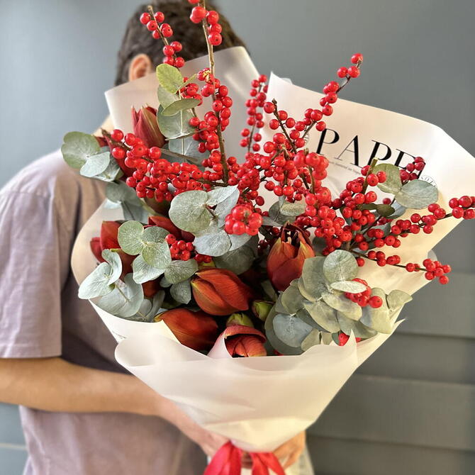 Амариллисы, илекс и эвкалипт