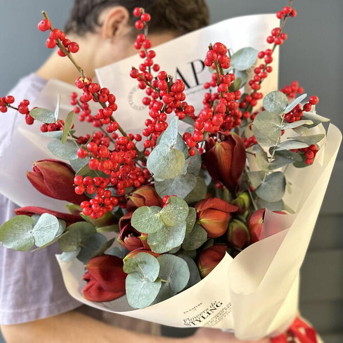 Амариллисы, илекс и эвкалипт