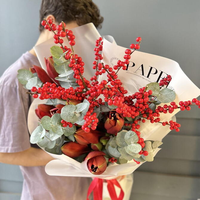 Амариллисы, илекс и эвкалипт