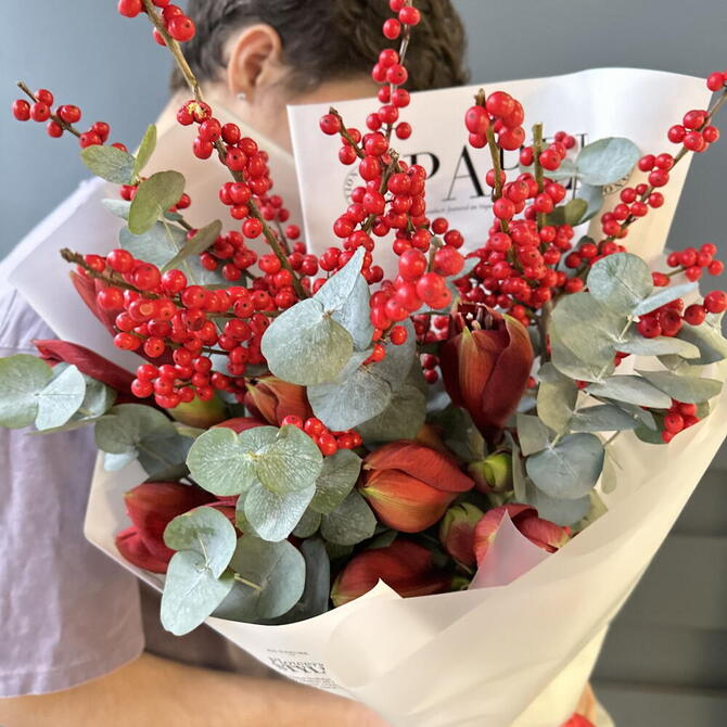 Амариллисы, илекс и эвкалипт