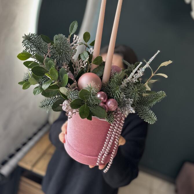 Новогодняя композиция «Rose Snow Magic»