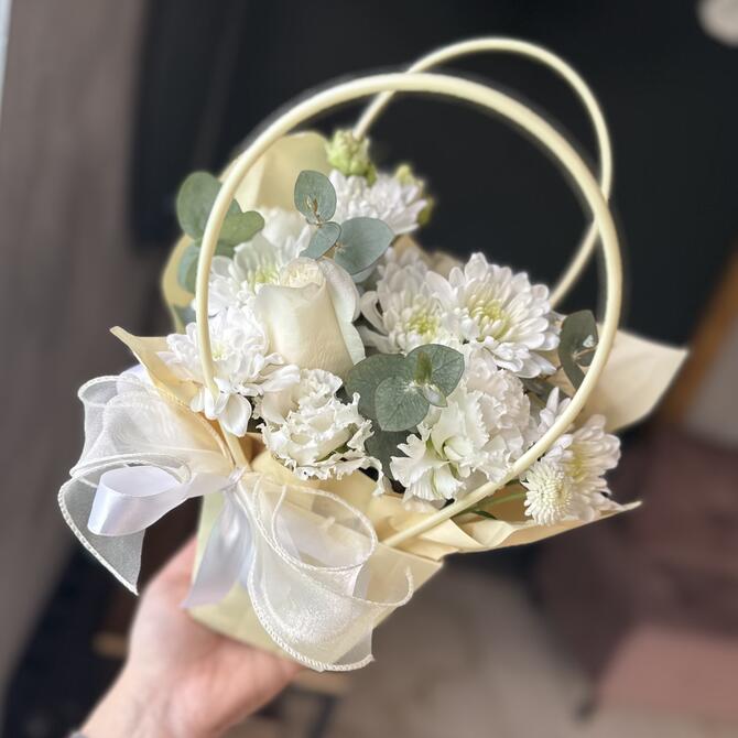 Сумочка с цветами «Сливочный пломбир»