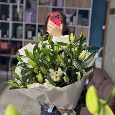 Букет 9 белоснежных лилий 