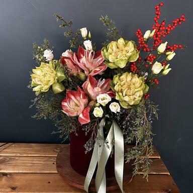 Композиция в коробке «Winter Glow Floral»