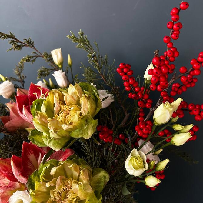 Композиция в коробке «Winter Glow Floral»