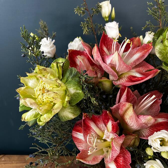 Композиция в коробке «Winter Glow Floral»