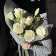 Лилии и белые розы “Proud”