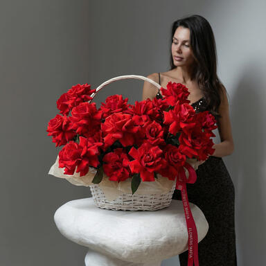 Французские розы «Nina» в корзине 25шт
