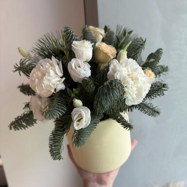 Нежная зимняя композиция в коробке 