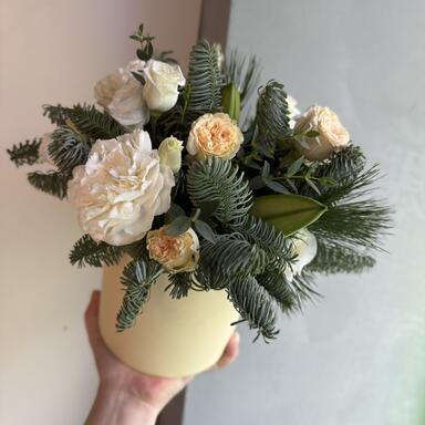 Нежная зимняя композиция в коробке 