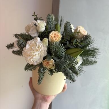 Нежная зимняя композиция в коробке 