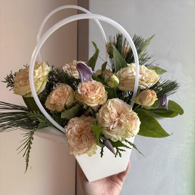 Кремовые розы в сумочке 