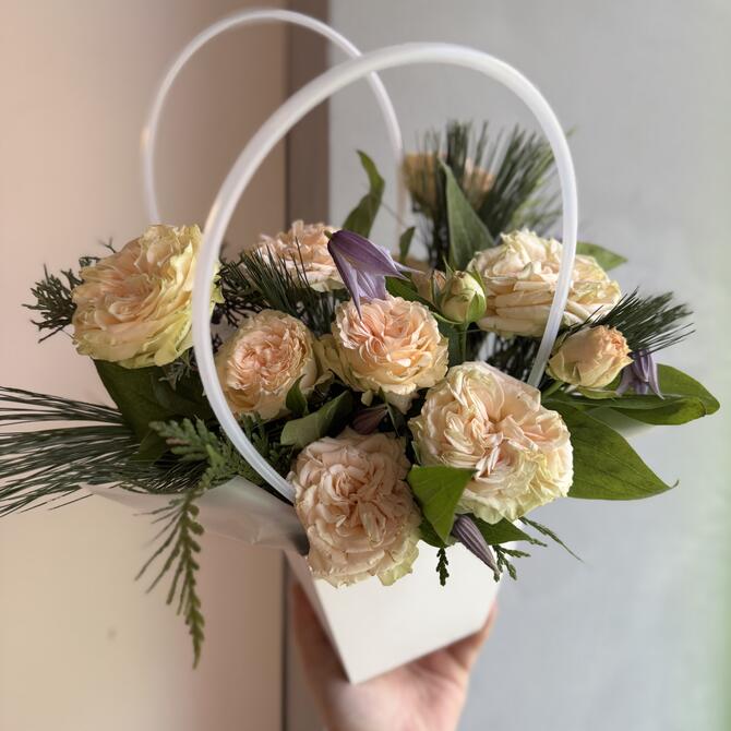 Кремовые розы в сумочке 