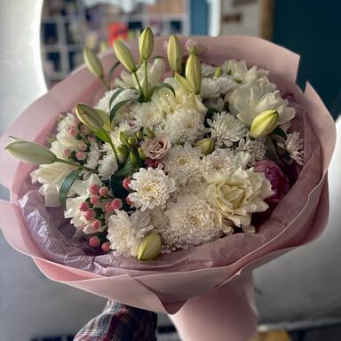 Букет-гигант с лилиями, французскими розами, пионами 