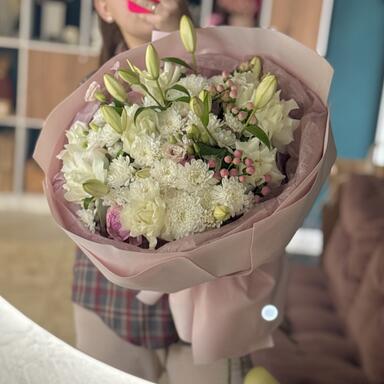 Букет-гигант с лилиями, французскими розами, пионами 