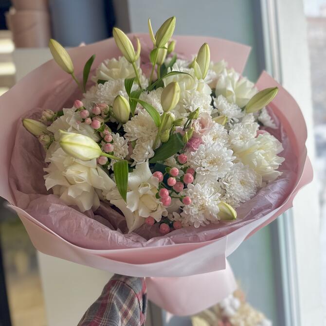 Букет-гигант с лилиями, французскими розами, пионами 