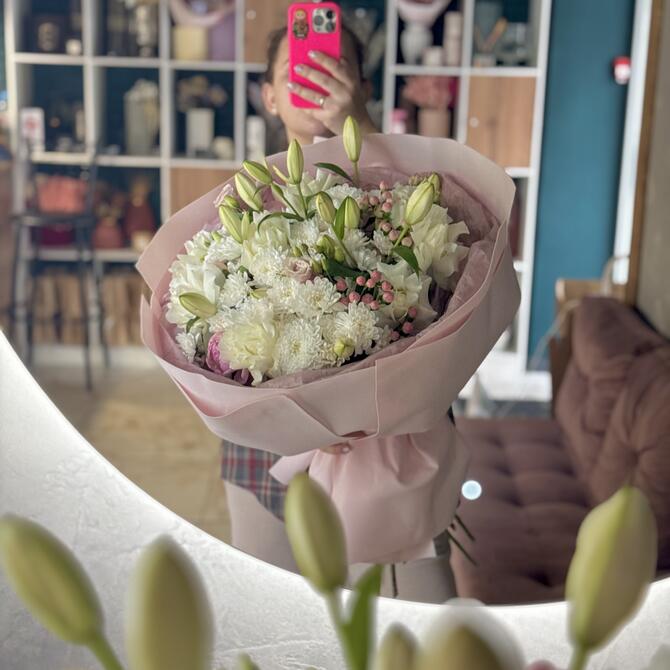 Букет-гигант с лилиями, французскими розами, пионами 