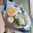 Нежный букет с голубой гортензией «Lily» 