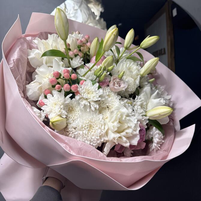 Букет-гигант с пионовидными лилиями 