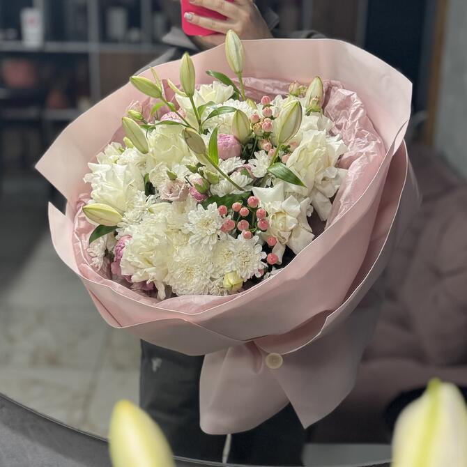 Букет-гигант с пионовидными лилиями 