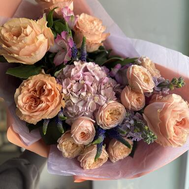 Авторский букет «Персиково-лавандовый раф»