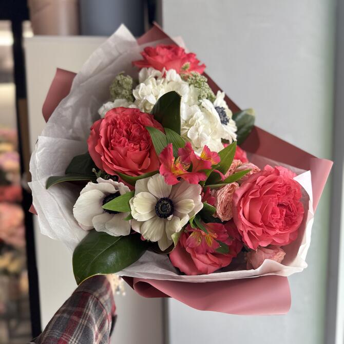 Сборный букет «Coral Charm»