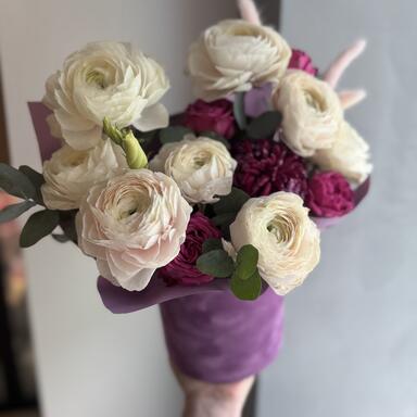 Коробка с ранункулюсами «Lilac»