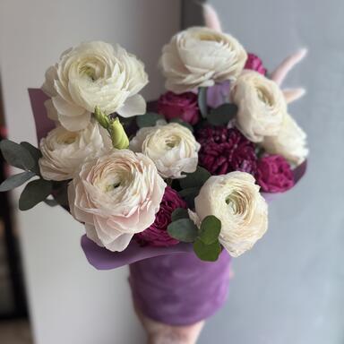 Коробка с ранункулюсами «Lilac»