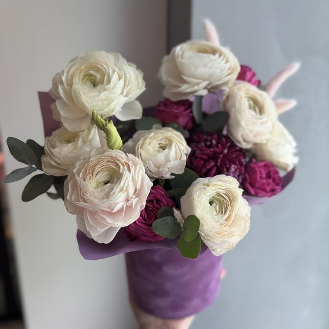 Коробка с ранункулюсами «Lilac»