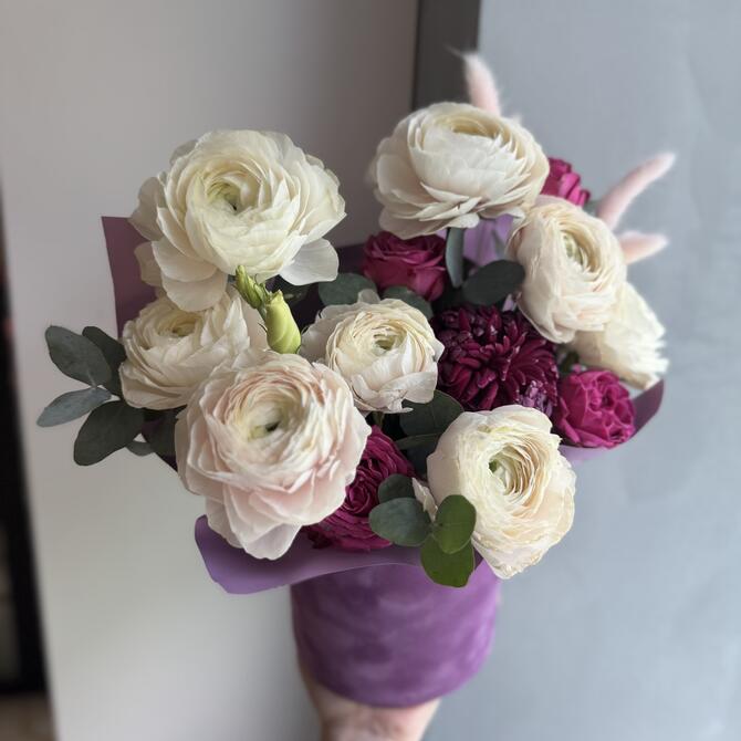 Коробка с ранункулюсами «Lilac»