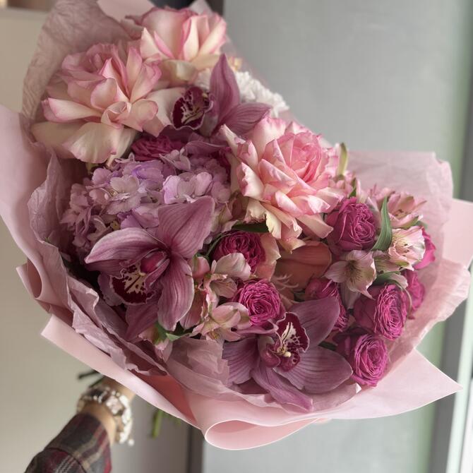 Авторский букет «Lola» с французскими розами 