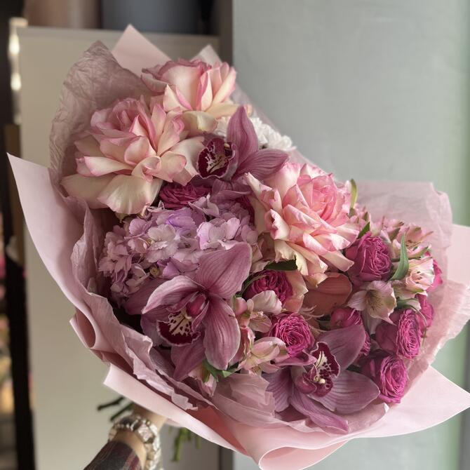 Авторский букет «Lola» с французскими розами 