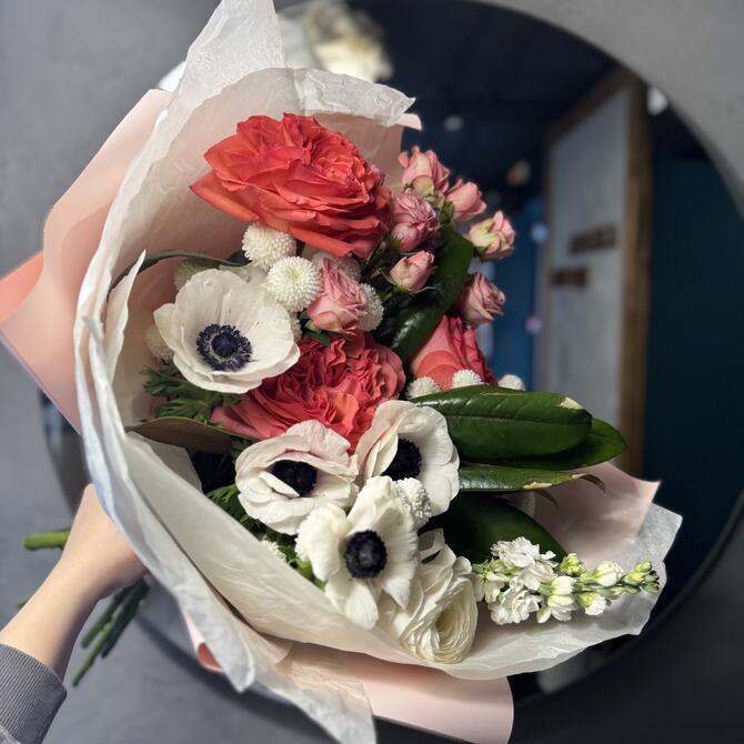 Сборный букет «Coral Sunset»