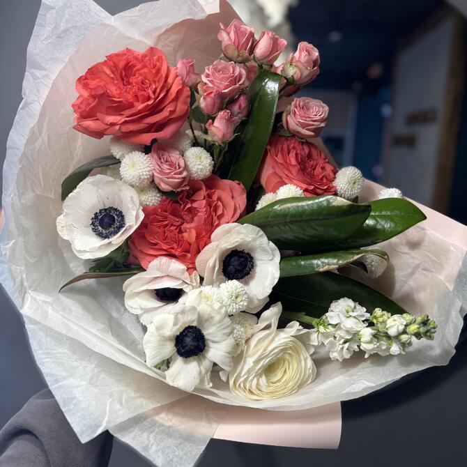 Сборный букет «Coral Sunset»