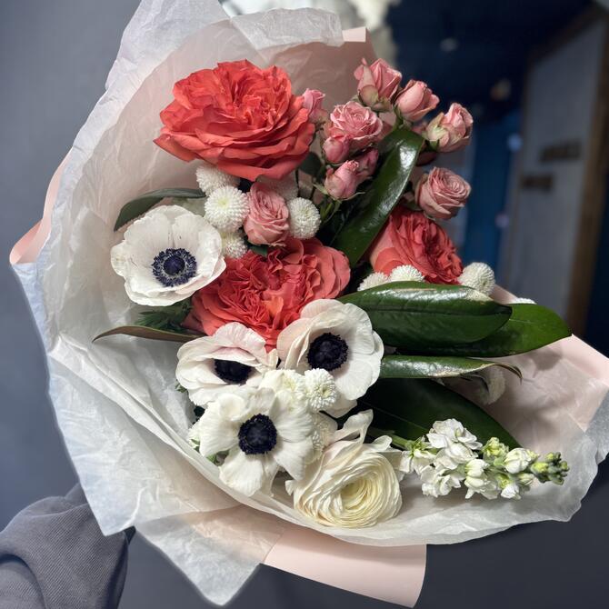 Сборный букет «Coral Sunset»