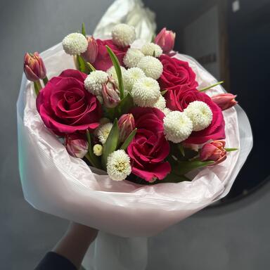 Букет «Raspberry» с тюльпанами 