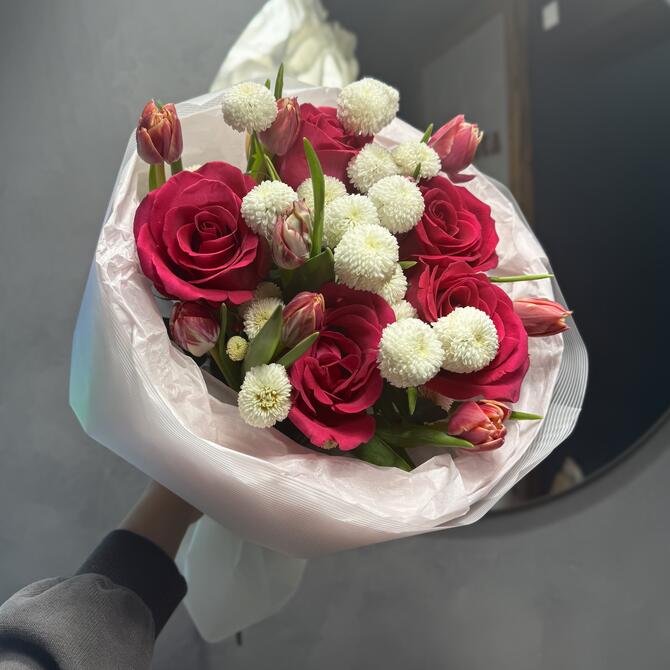 Букет «Raspberry» с тюльпанами 