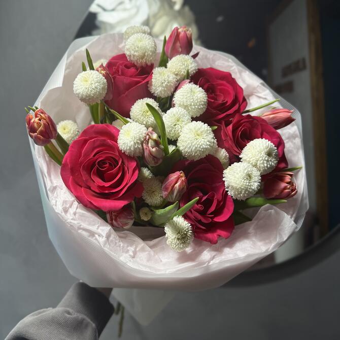 Букет «Raspberry» с тюльпанами 