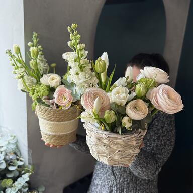 Весенняя композиция "Pink Haze" в корзине 