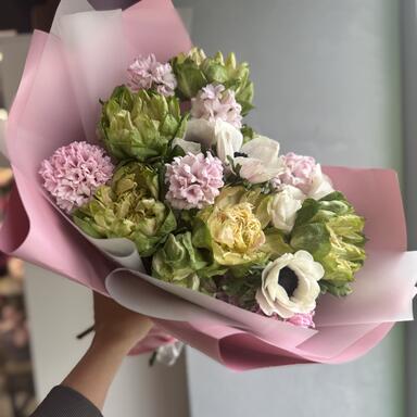 Розы Veggie, гиацинты и анемоны 