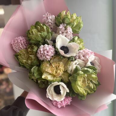 Розы Veggie, гиацинты и анемоны 