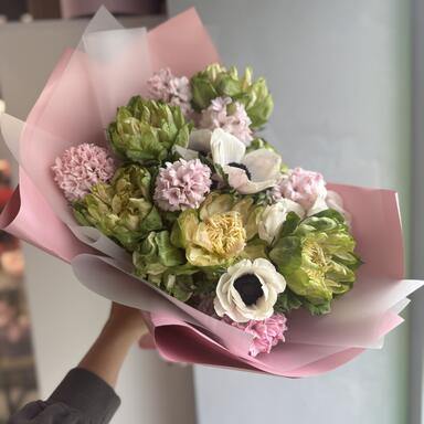 Розы Veggie, гиацинты и анемоны 