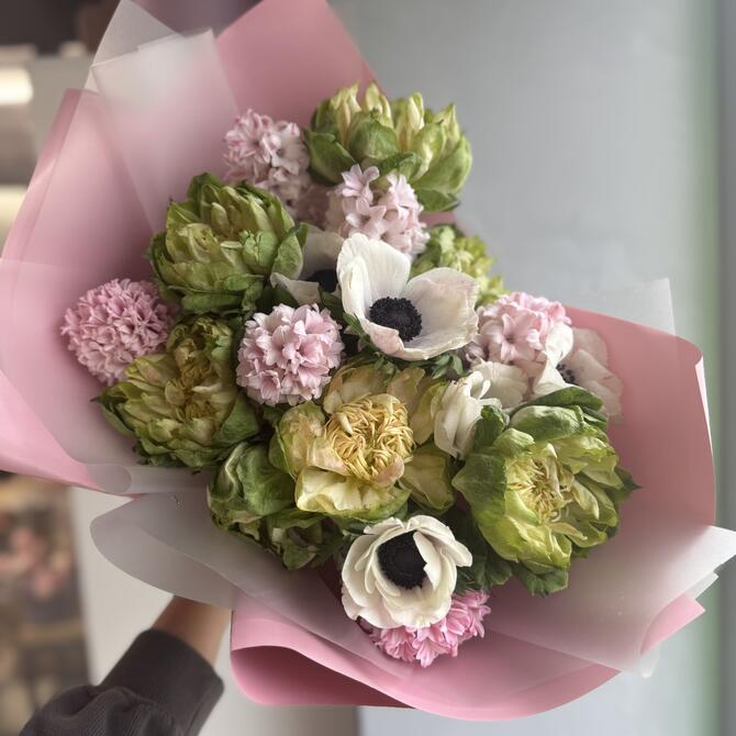 Розы Veggie, гиацинты и анемоны 