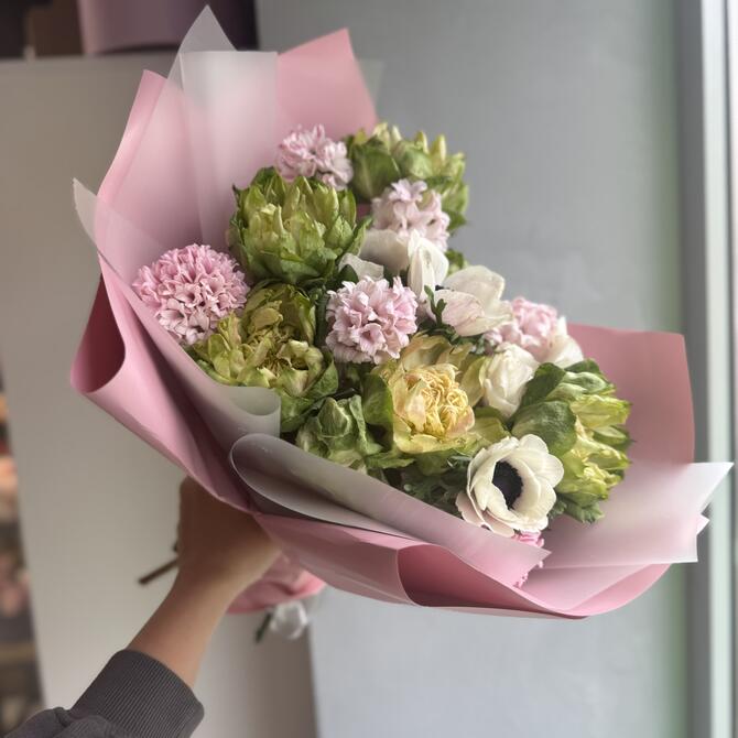 Розы Veggie, гиацинты и анемоны 