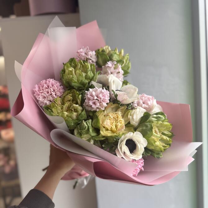 Розы Veggie, гиацинты и анемоны 