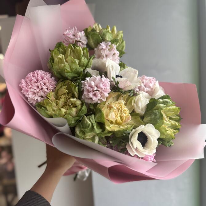 Розы Veggie, гиацинты и анемоны 