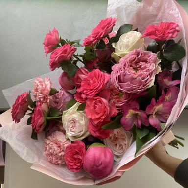 Букет «Berry» с пионами Coral Charm